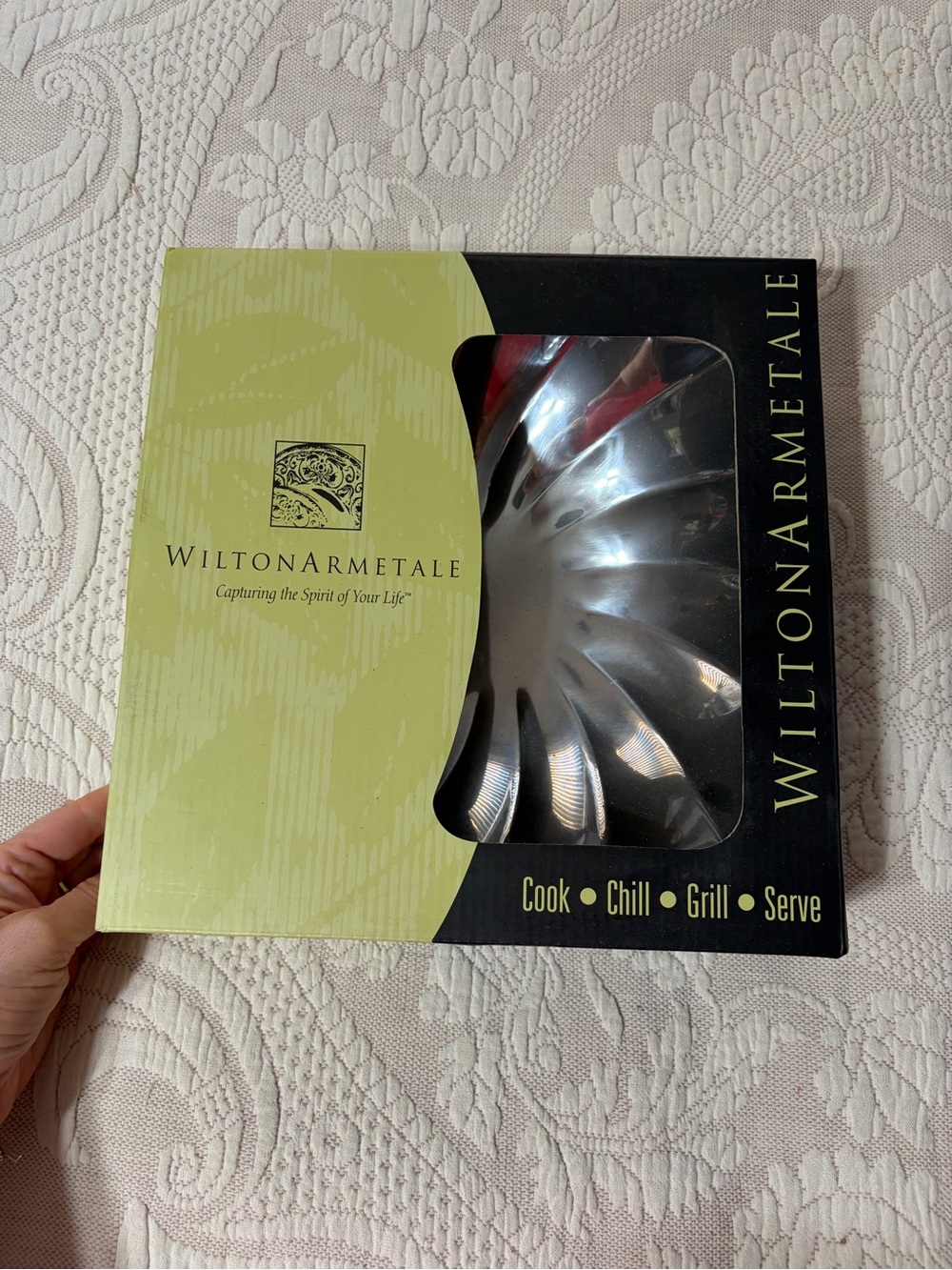 Wilton Armetale Eddy 2 quart bowl NWT beautiful cook and serve wear versatility